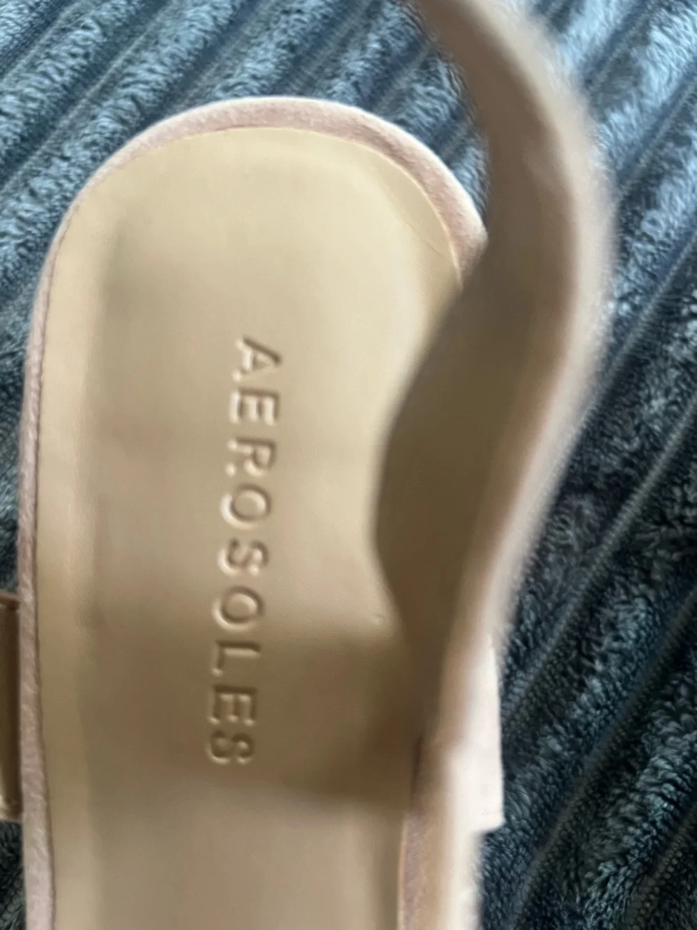 AEROSOLES Blush Suede Crisscross Slingback Sandals NWOT - Picture 3 of 5